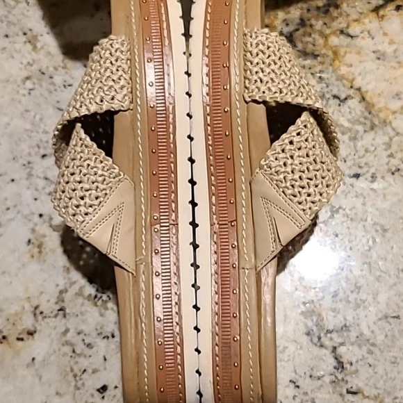 Vince Camuto Ravensal slide Sz 8 to 8.5. - Picture 8 of 13